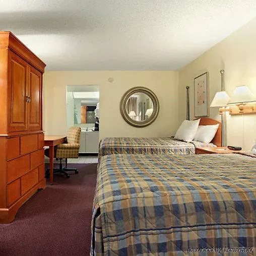 Express Inn & Suites Clearwater Pinellas Park