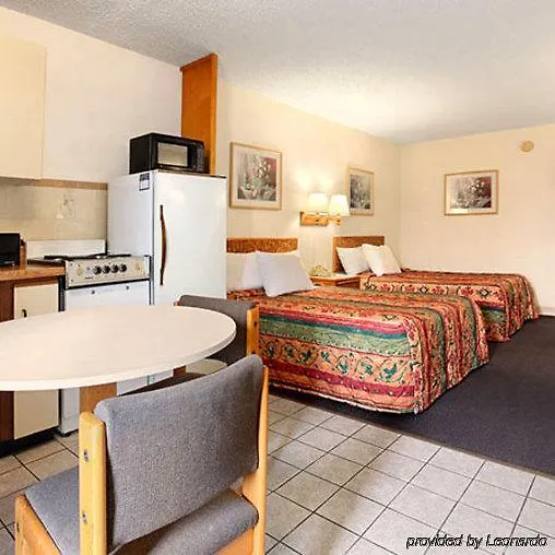 Hotel Express Inn & Suites Clearwater Pinellas Park