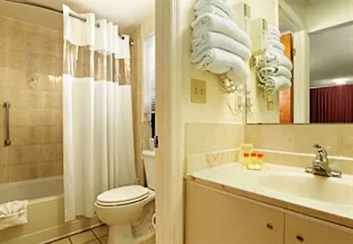 Express Inn & Suites Clearwater Pinellas Park 2*,
