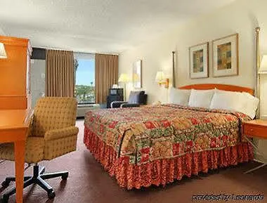 Express Inn & Suites Clearwater Pinellas Park